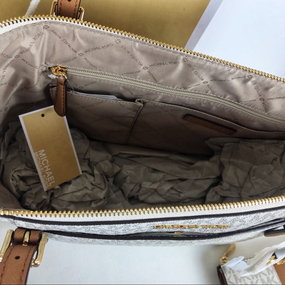 Michael Kors Ciara EW Tote & Jet Set Wallet Bundle - Picture 3 of 8